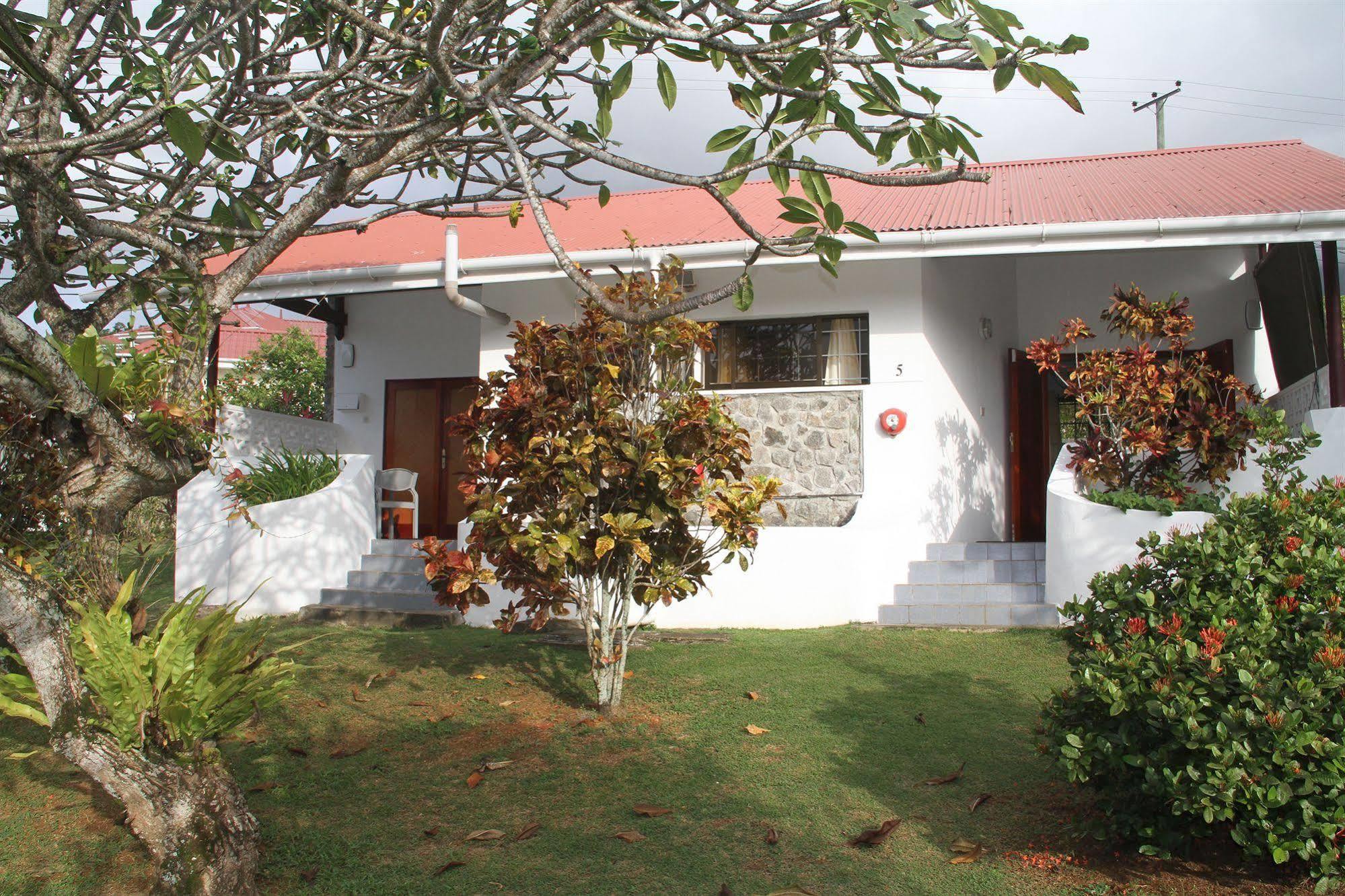 Daniella'S Bungalows Bel Ombre Luaran gambar